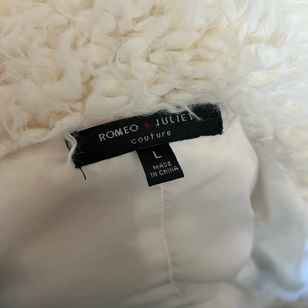 Romeo & Juliet Couture Faux Fur Coat/ Size L - Picture 6 of 6